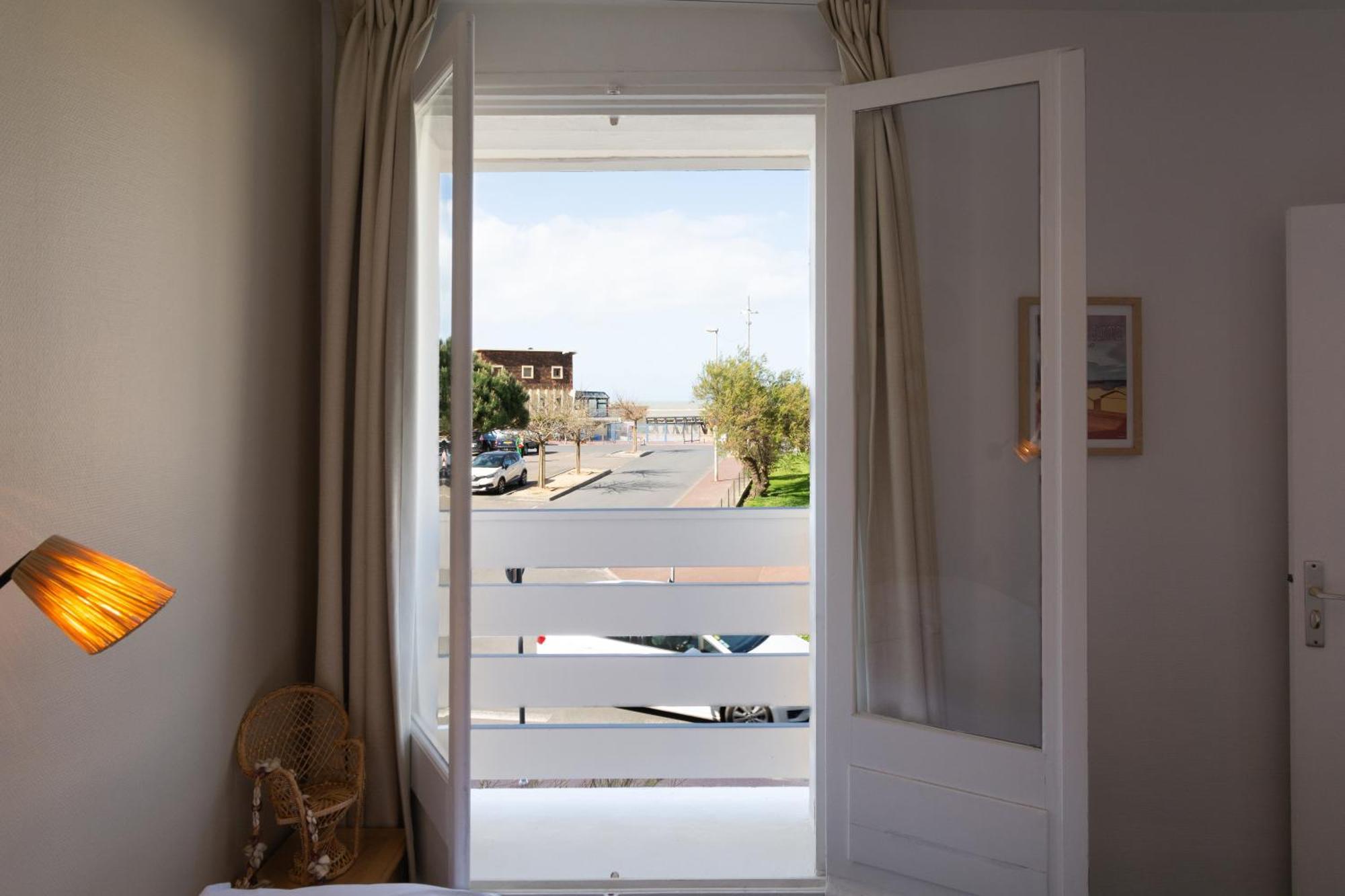 Hotel De La Plage Courseulles-sur-Mer Eksteriør bilde